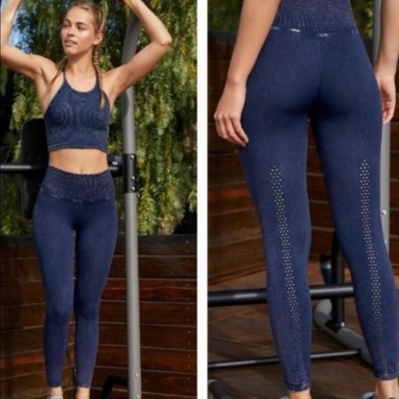 Free People Movement Good Karma Leggings in Dark Washed Navy Size M/L NWOT